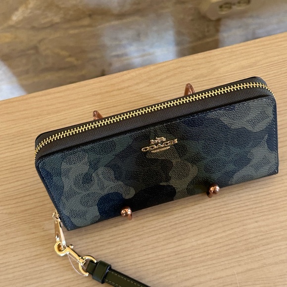 Coach camo - Picture 12 of 15